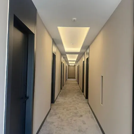 Lezha Park מלון 4*