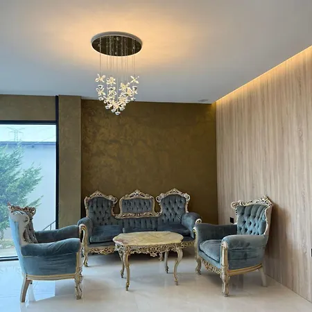 Lezha Park מלון 4*