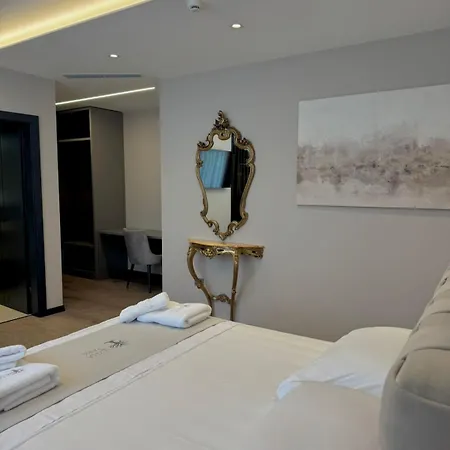 מלון Lezha Park 4*