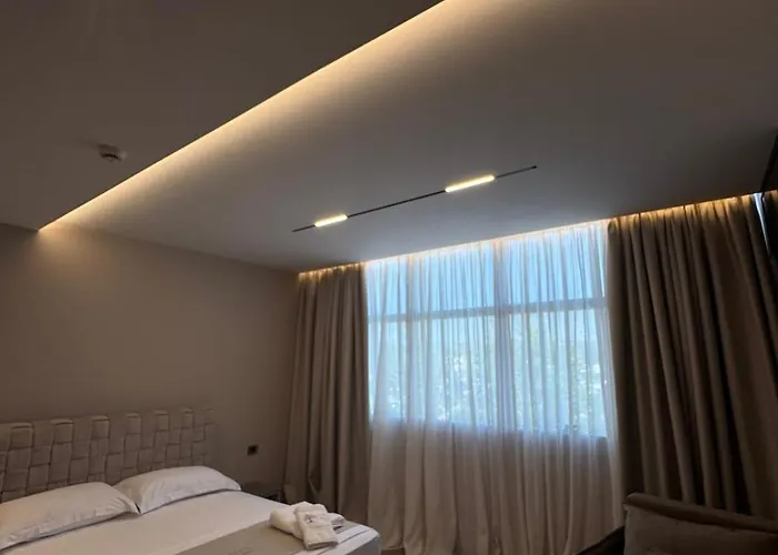 Otel Lezha Park 4*